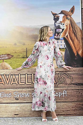 Karolin Kandler Premiere der Cavalluna Sommershow 2023 im CAVALLUNA Park in M&uuml;nchen  Fr&ouml;ttmaning am 28.07.2023 Agency People Image (c) Michael Tinnefeld 